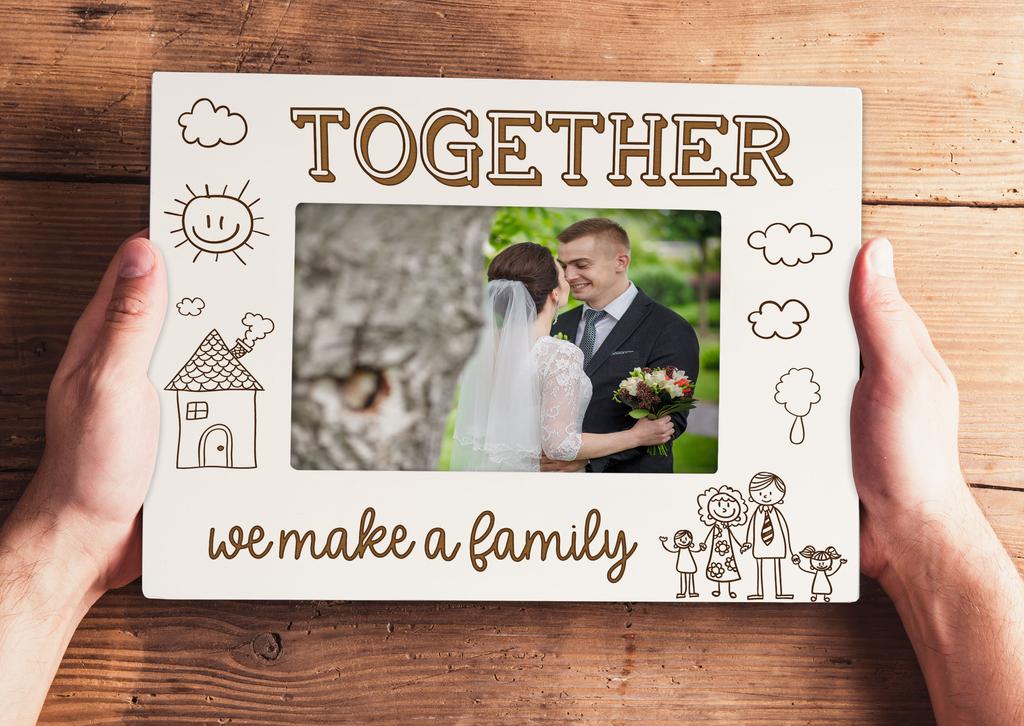 Darling Souvenir MADE WITH LOVE Gravierter Tischaufsteller-Fotorahmen Holz Gemeinsam bilden wir Familie Zitate Weißer Bilderrahmen