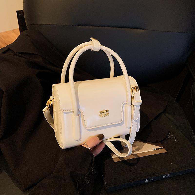 Portable Small Bag Women's New High-end Niche Messenger Bag Fashionable Versatile Small Square Bag