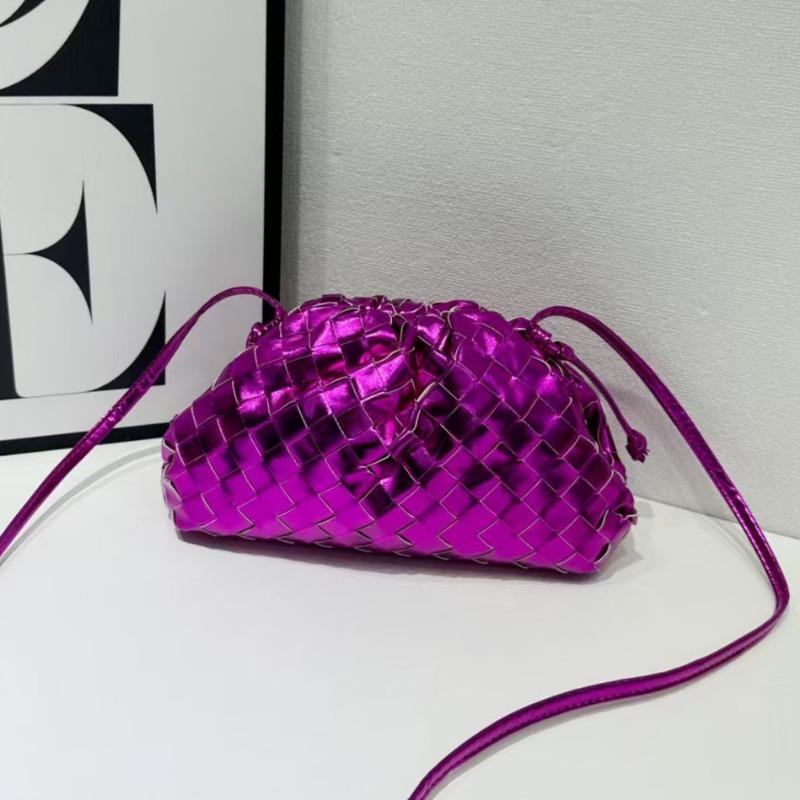 Neue plissierte gewebte Wolkentasche Nische Knödeltasche Windclip Weichleder Umhängetasche Wind