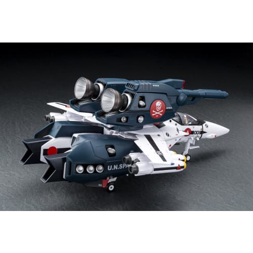 Super Dimension Fortress Macross: Do You Remember Love? 1/60 Scale Fully Transformable VF-1S Strike Valkyrie (Hikaru Ichijo) Movie Ver. Pre-painted Fi