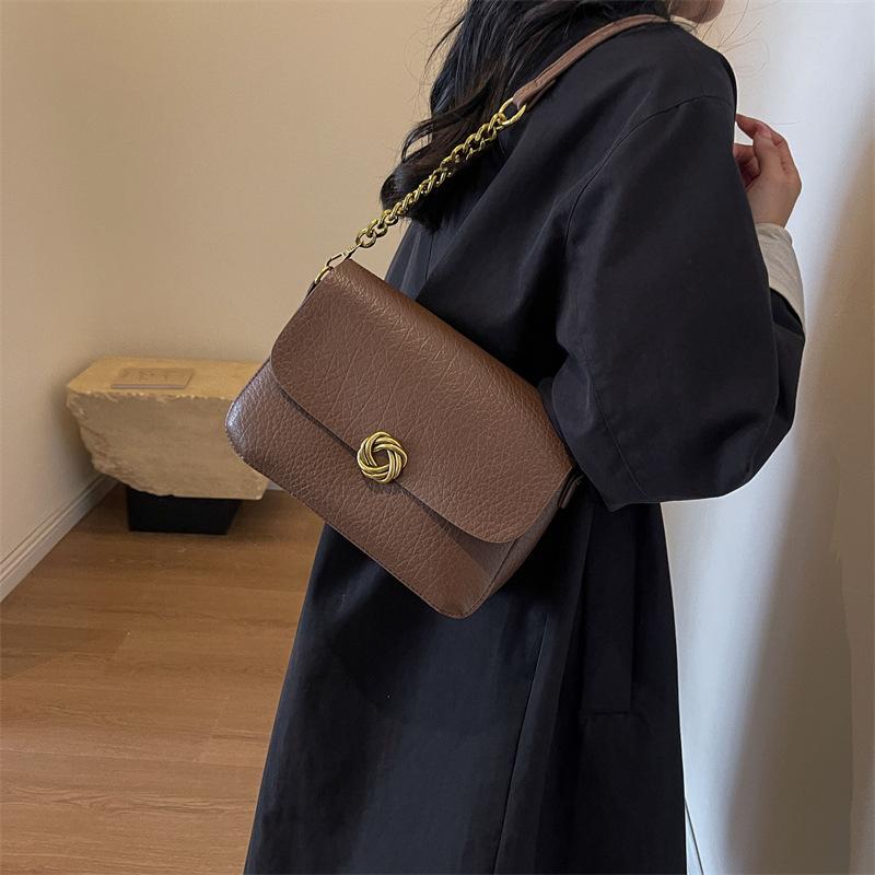 Advanced Sense of Foreign Style Small Bag Women's 2025 New Popular Messenger Bag Single Shoulder Armpit Bag Retro Small Square Bag