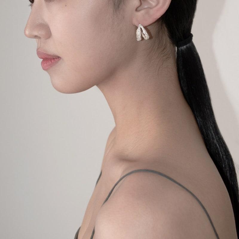 Mouvebament White Two Earring_Silver 925