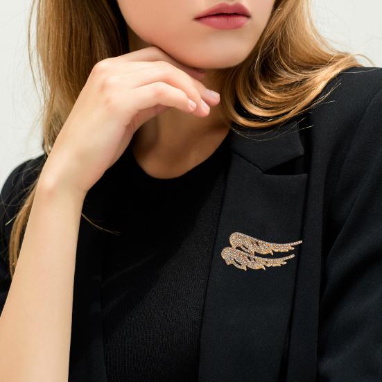 Women Alloy Brooch Pin, Wings Shape Lapel Badge with Sparkling Rhinestones, Brooch Versatile Accessory for Sweaters Collars Hats Bags Coats Scarves