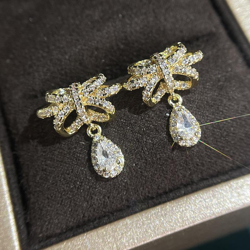 Popular Luxury Full Diamond Earrings With Feminine Style and Fashion Korean Version Personalized Leaf Set Zircon Earrings