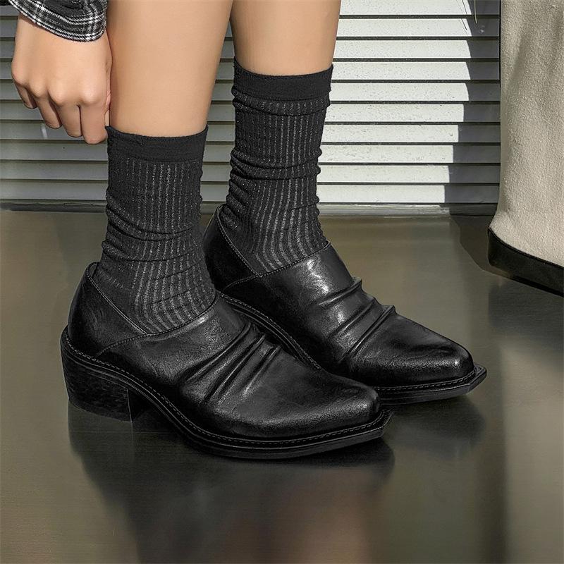 

Black retro wizard shoes for men and women of the same style, small leather shoes with upturned heads, and the pointed toes are increased 14747-34747- 40