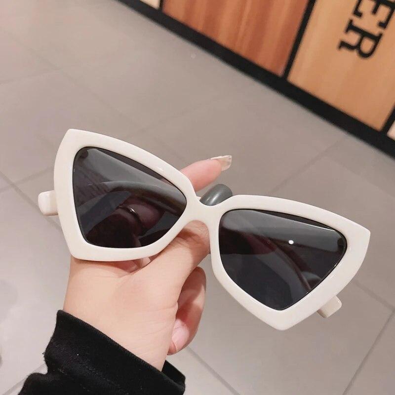 Unisex INS Cat Eye Sunglass Trendy Female Luxury Design UV Eyewear Popular Men Travelling Oversized Sun Shades Goggles