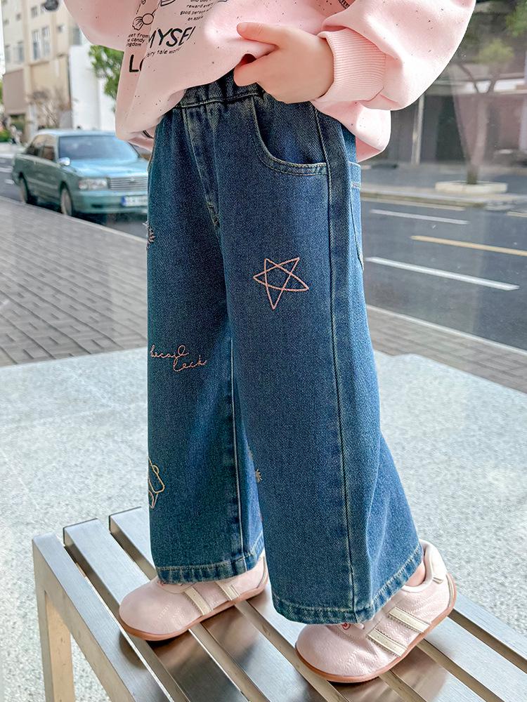 Flickors broderade jeans med raka ben - 2025 Höstmode