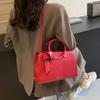 Wedding bag Textured bag Women's new messenger bag Large capacity commuting Red wedding bride portable shoulder bag