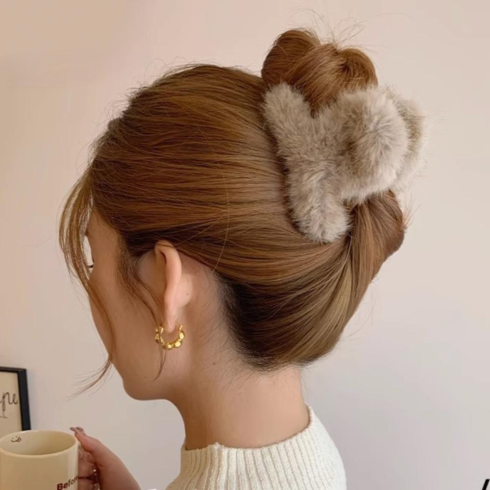 Autumn and Winter Fluff Grab Clip Back of Head Winter Medium Plush Hairpin Temperament Disc Hair Clip Headdress