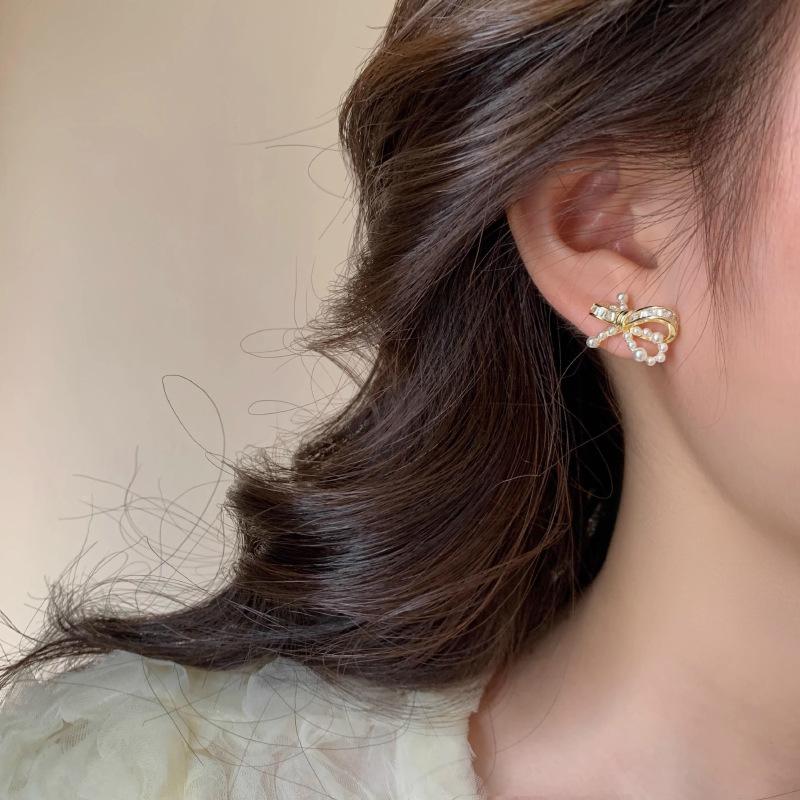 Bow Pearl Earrings Girl's Design Senior Sense of Earrings Light Luxury Fashion Versatile Fashionable and Versatile Earrings