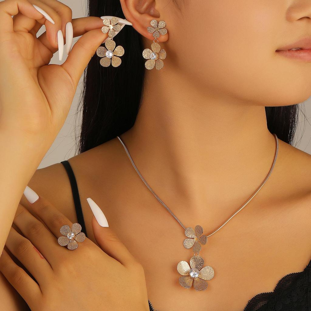 Vynikající 3D duté náušnice s květinami a náhrdelník - Elegantní evropský a americký design šperků pro ženy