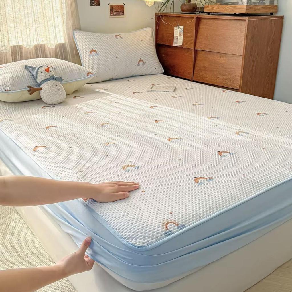 Quilted Anti-slip Dustproof Mattress Protector for Dorms