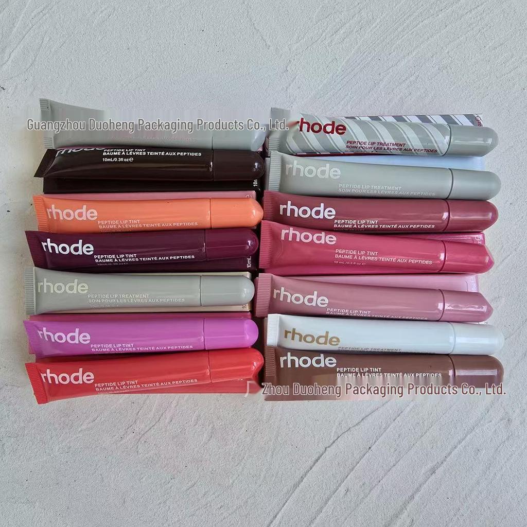 Balsam de buze hidratant și luciu de buze nuanțat Rhode Hailey