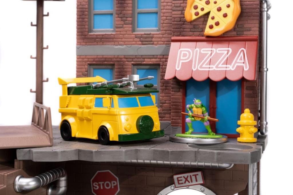 Teenage Mutant Ninja Turtles Turtle Lair Nano Scene with Diecast Collectible Toy for Kids and Adults 1.65-inch Figure,