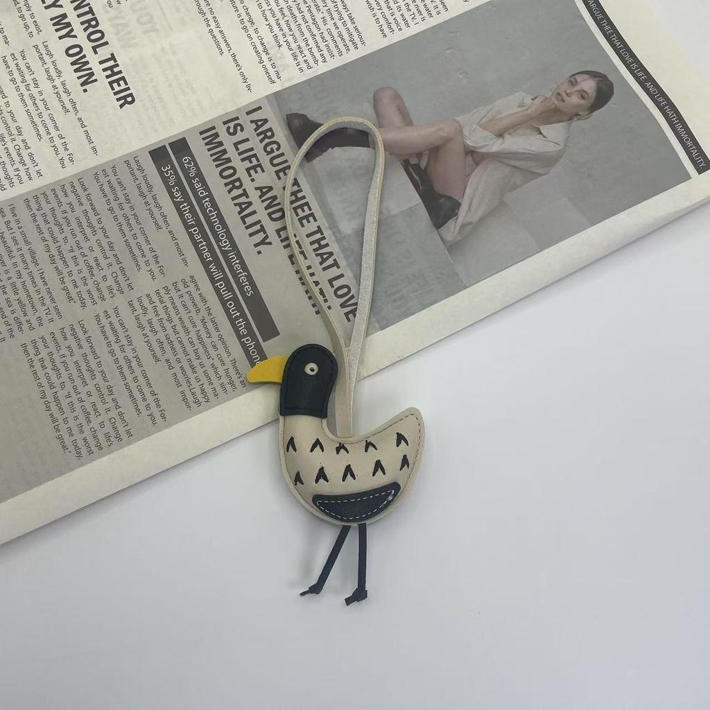 Creative Dazed Duck Bag Pendant Fashion Brand Design Cartoon Trendy Keychains Exquisite Versatile High-quality Suitcase Pendants