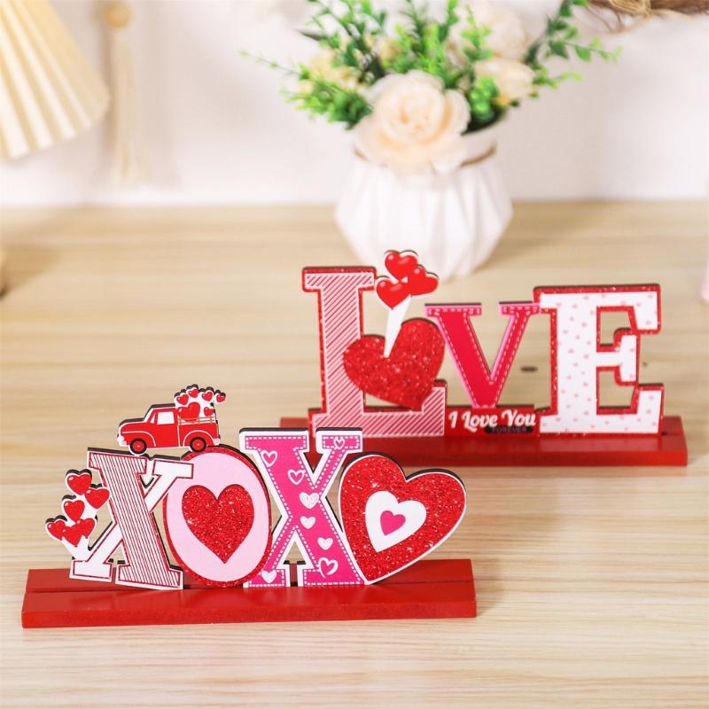 Classical Wood LOVE KISS Figurines Desk Ornaments for Valentine's Day Decoration Couple Gift Indoor Party Decoration
