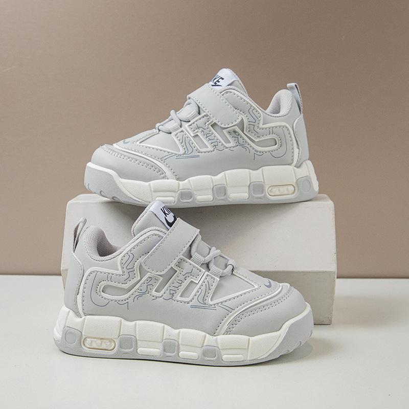 

Детские баскетбольные кроссовки 2025 осень новые кроссовки для мальчиков мягкая подошва нескользящие спортивные кроссовки для девочек в зарубежном стиле беговые повседневные кроссовки 37