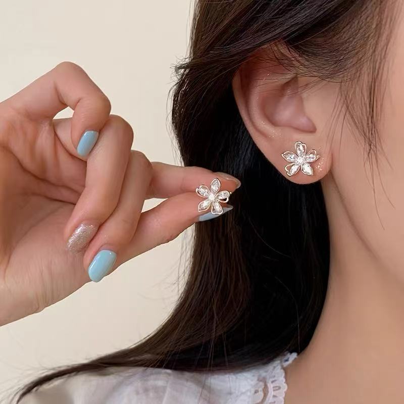 925 Silver Needle Zircon Hollow Flower Plant Stud Earrings For Women Cute Fashion Jewelry Piercing Hole Accessories