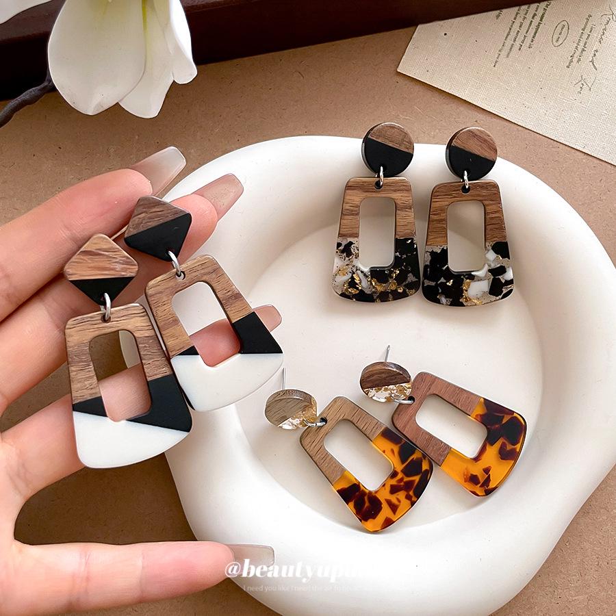 Silver Needle Marbled Resin Wood Splicing Retro Ethnic Earrings: Personalized High-End Hollow-Out Studs for Women