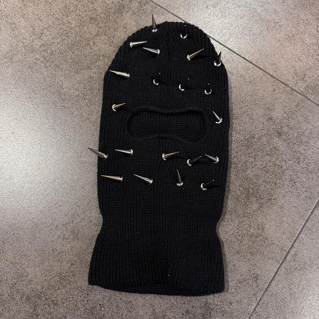 

Hip Hop Hat Headgear Face Mask With Rivet Design For Winter Season