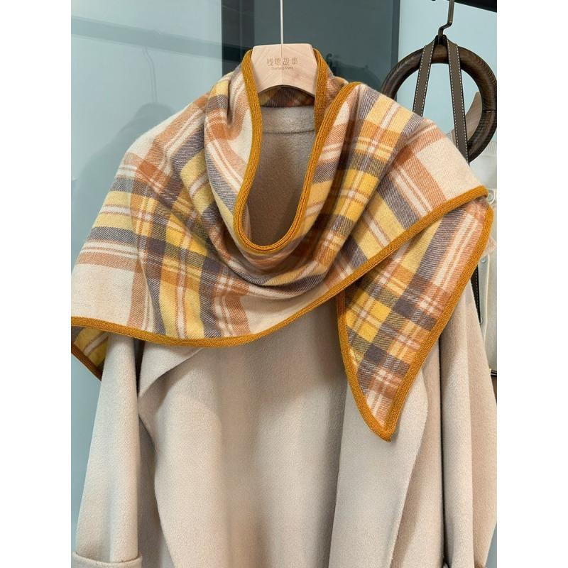 The Grand Suergram Wool Triangular Scarf Is A Versatile and Multi-functional Scarf for Women in Winter It Can Be Used As Both A Neck and A Shawl