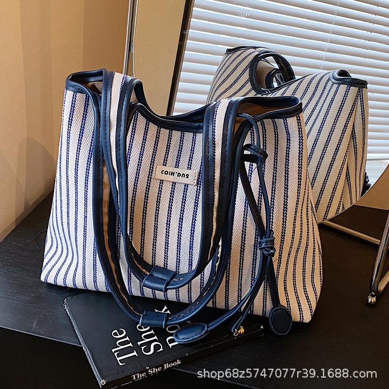2025 lässige Pendler-Tragetasche Damen Nische gestreift schlicht Mode tragbare Umhängetasche große Kapazität Unterarmtasche