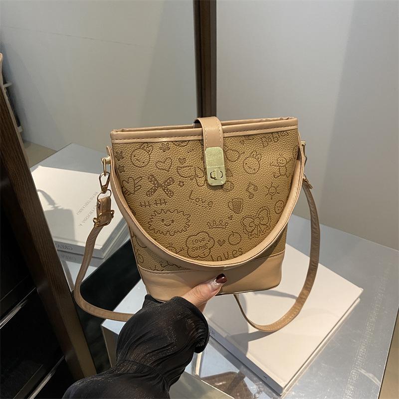 

2025 new niche design work hand bag fashionable popular bag women niche commuter messenger bucket bag хакі