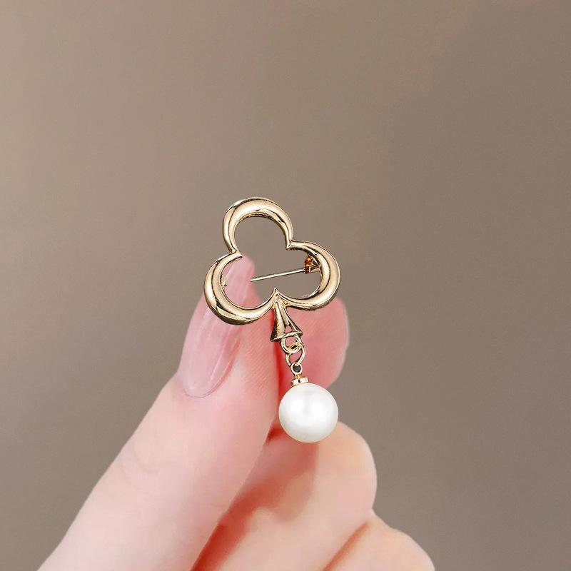 Elegante Schmetterlingsbrosche mit Perle – Damen-Modeschmuck-Anstecknadel von hoher Qualität