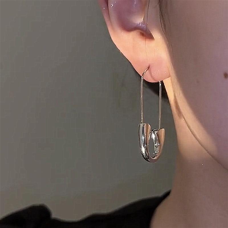 Simple oval pin earrings cold wind personalized earrings ins niche design sense earrings women