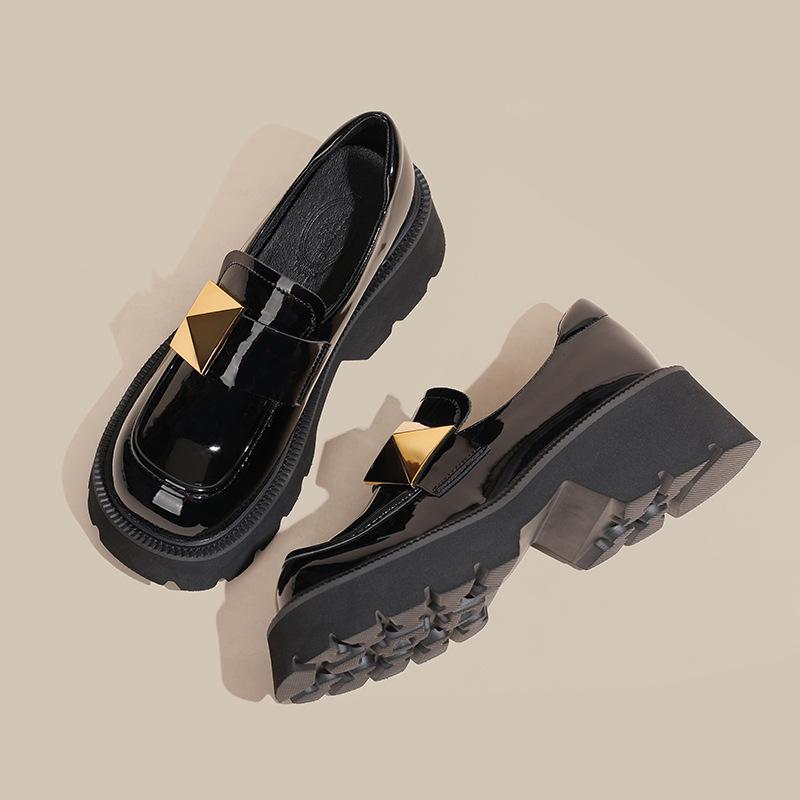 

Черные кожаные маленькие кожаные туфли женские весенние новые на платформе-маффин ретро лакированные туфли 43 чёрный