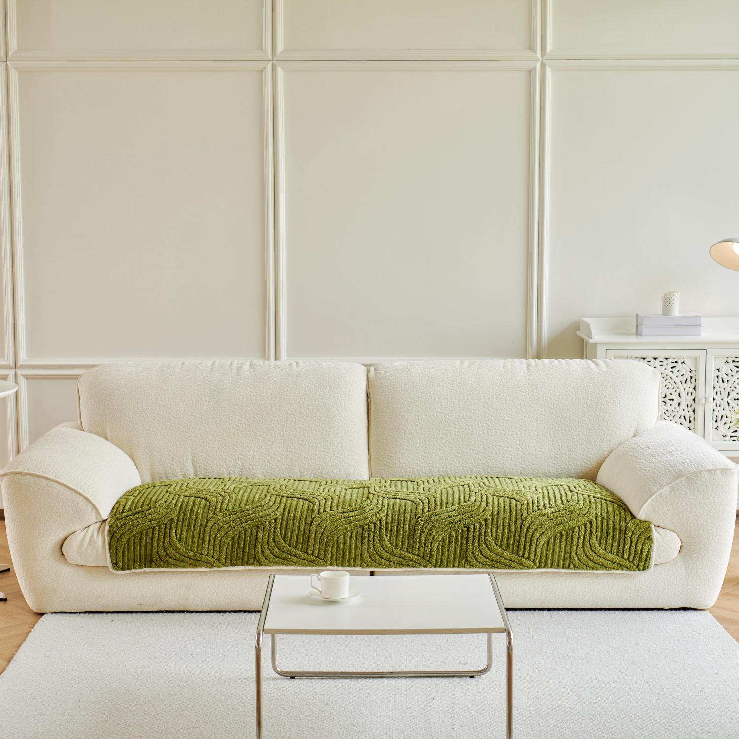 

Luxury Velvet Tuffed Fleece Sofa Cover for Cozy Winter Warmth Living Room Furniture Decor Couch Cushion Slipcovers Thick SofaPad 70*90cm