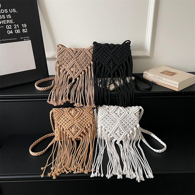 Seaside Beach Straw Bag Women's Vintage Woven Shoulder Bag Tassel Hollow Crossbody Bag
