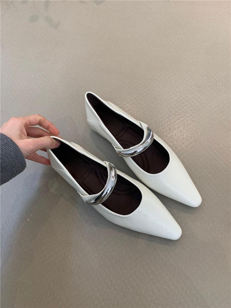 Niche Sense of Design Mary Jane Gentle Metal Buckle Pointed Shallow Mouth Soft Leather Commuter Shoes