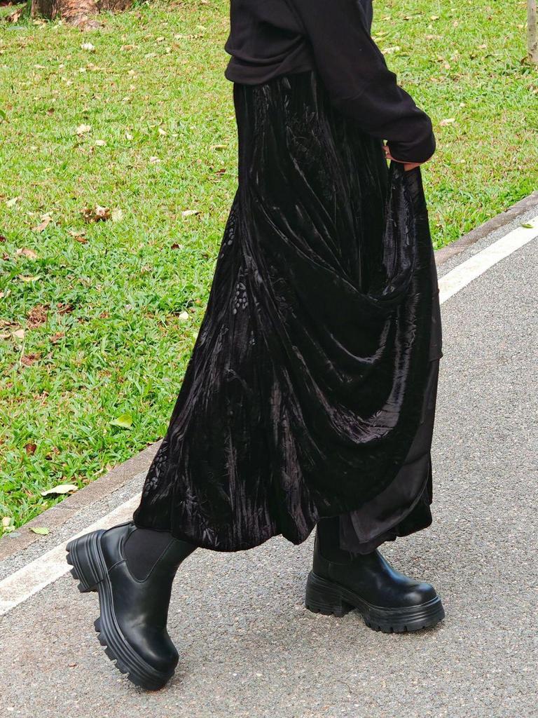 Elegant High-Waisted Dark Purple Velvet Mermaid Skirt - Slimming Autumn/Winter Style with Large Hem