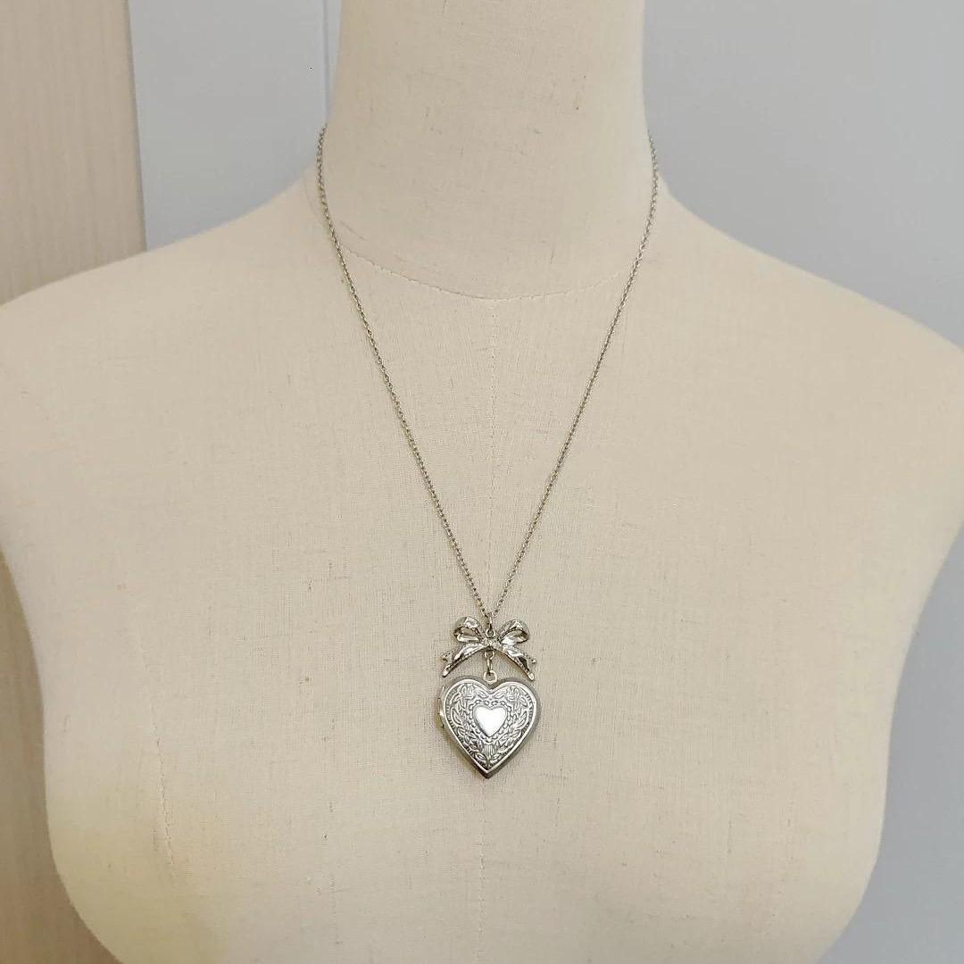 

Sweet Cute Sliver Color Bowknot Stereo Hollow Heart Shape Pendant Necklace for Women Personality Collar Chain Y2K Jewelry Gift