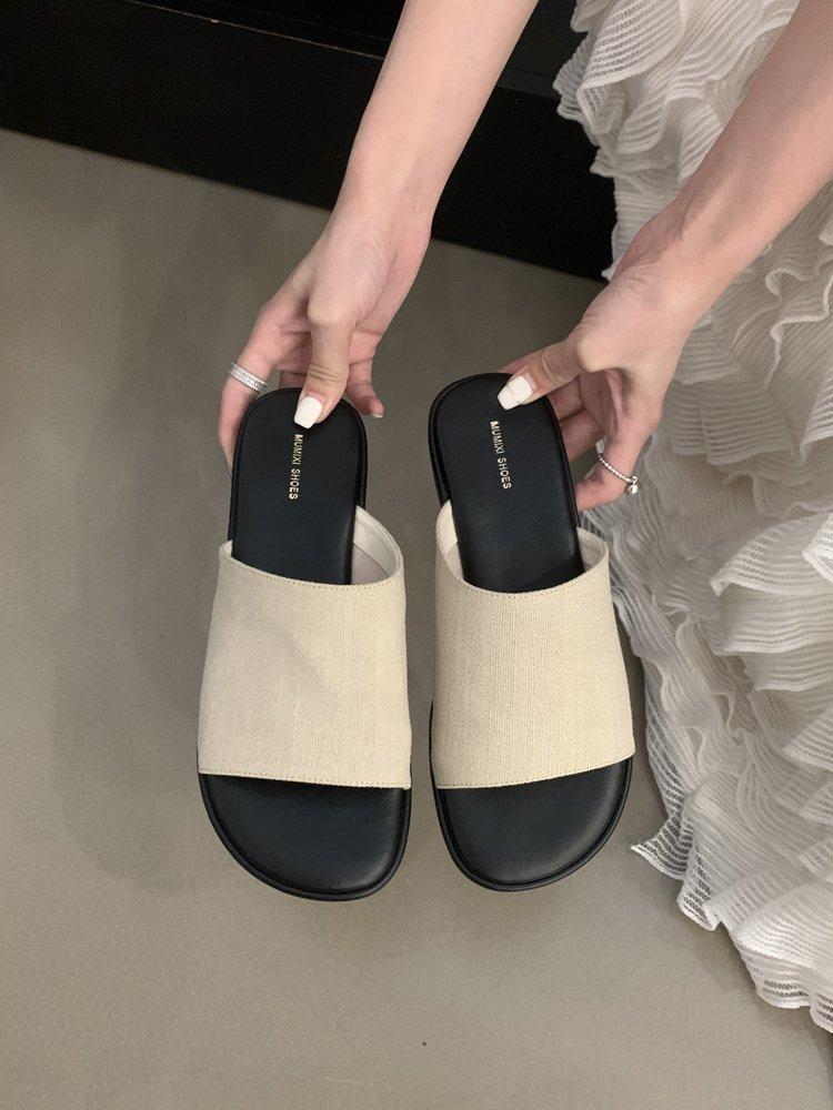 2025 summer new casual versatile flat-bottomed slippers women's one-word sandals fashion high-end outdoor simple tide