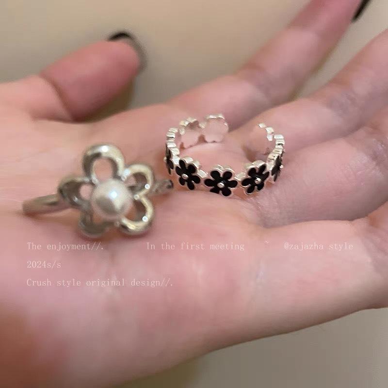Small Flower Open Ring for Women, Vintage Style, Finger Ring with High-end and Unique Design, Finger Ring with Small Details.