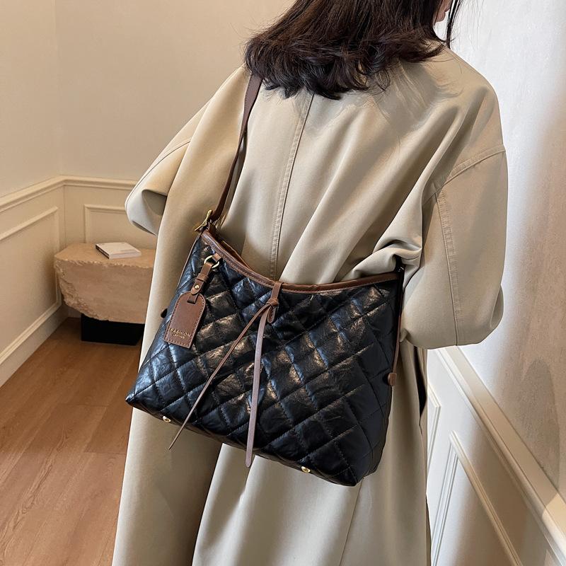 2025 autumn and winter new women's shoulder bag European and American retro large-capacity women's bag messenger bag versatile women's bag