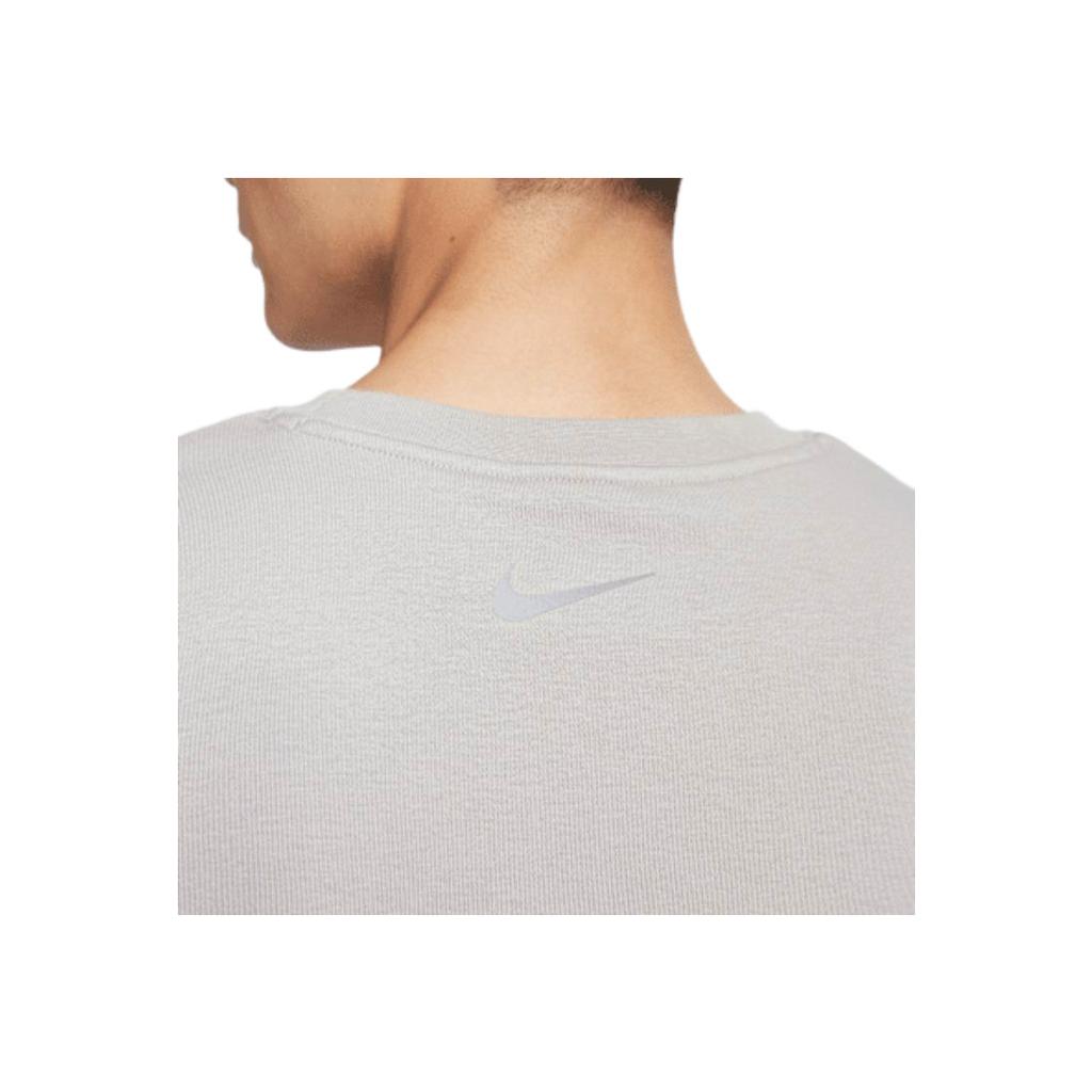 Nike Dri-Fit Track Club Logo Crew Neck Running Long Sleeve Sweatshirt Men Sweatshirt Academy-Grey Blue-Void HV4880-009