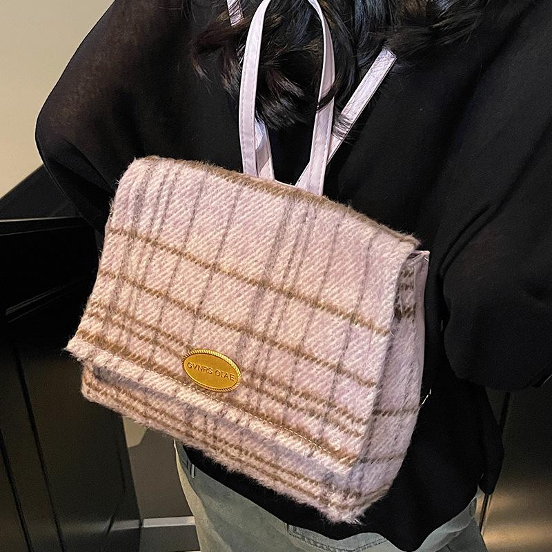 New Winter Woolen Retro Large Capacity Shoulder Bag Fashionable Trendy Niche Crossbody Bag