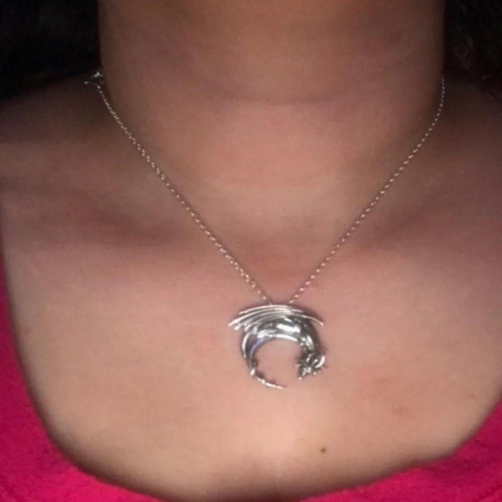 Klassische westliche schlafender Drache Halskette Mythischer Drache Minimalistischer Anhänger Mittelalterliches Symbol Halskette Drachenanhänger Schmuck Geschenk