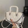 Casual retro diamond embroidered thread bag, new pillow bag, fashionable versatile handbag, shoulder messenger bag.