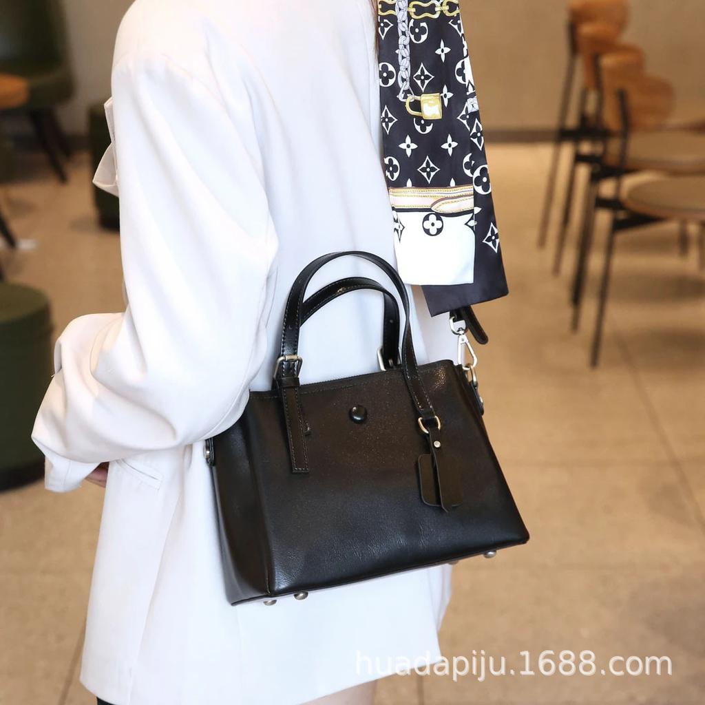 Leather Crossbody Bag, Commuter Bag, Fashionable and Lightweight Handbag, Single-shoulder Bag, Women's Bag