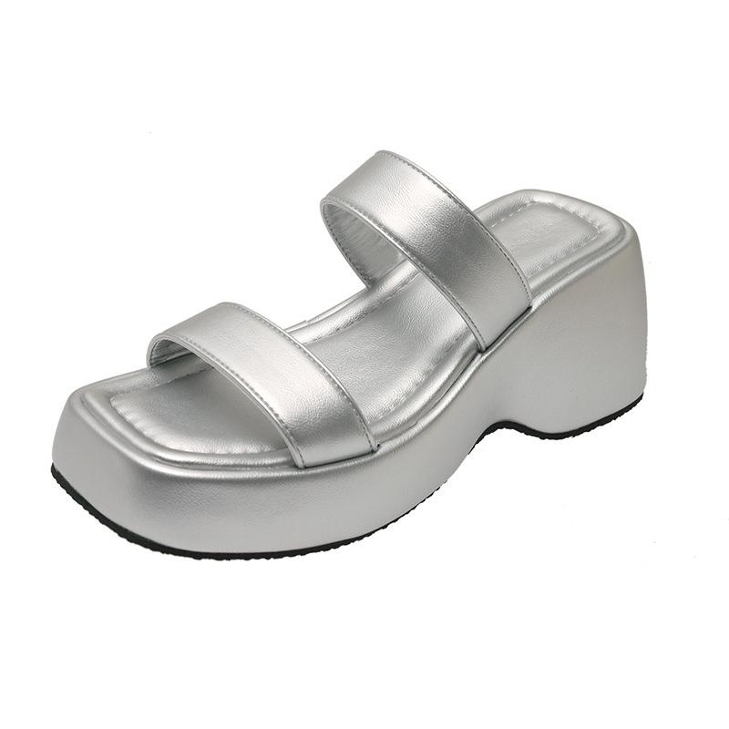 Temperament-Hausschuhe mit Leopardenmuster Damen 2025 Frühling neue dicksohlige erhöhende kleine Sandalen High-End coole Hausschuhe