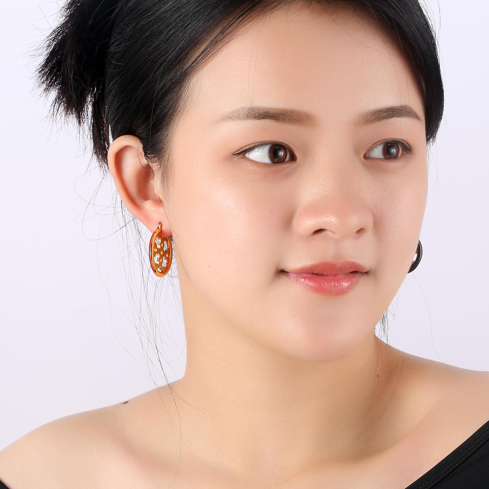 

Vintage light luxury haute couture contrasting color outer ring advanced sense ear buckle s925 silver needle design sense earrings fashion