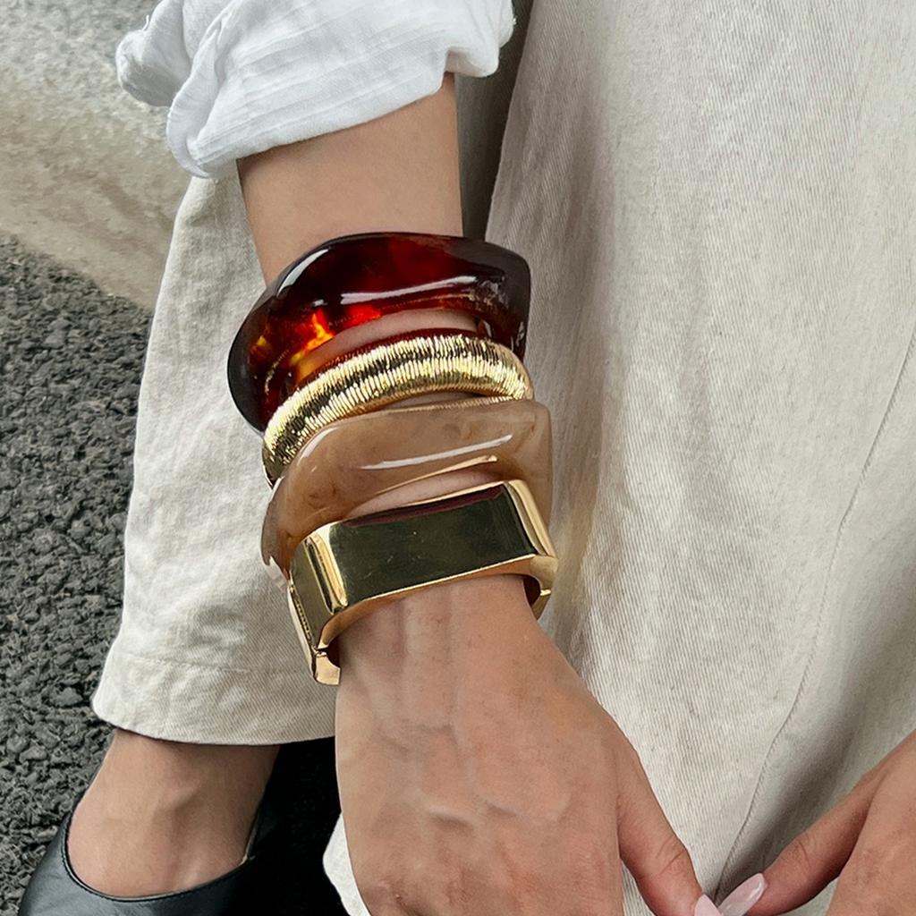 Irregular Wind Semi-Transparent Smudged Acrylic Resin Bracelet, Square Glossy Bracelet With A Sense Of Design