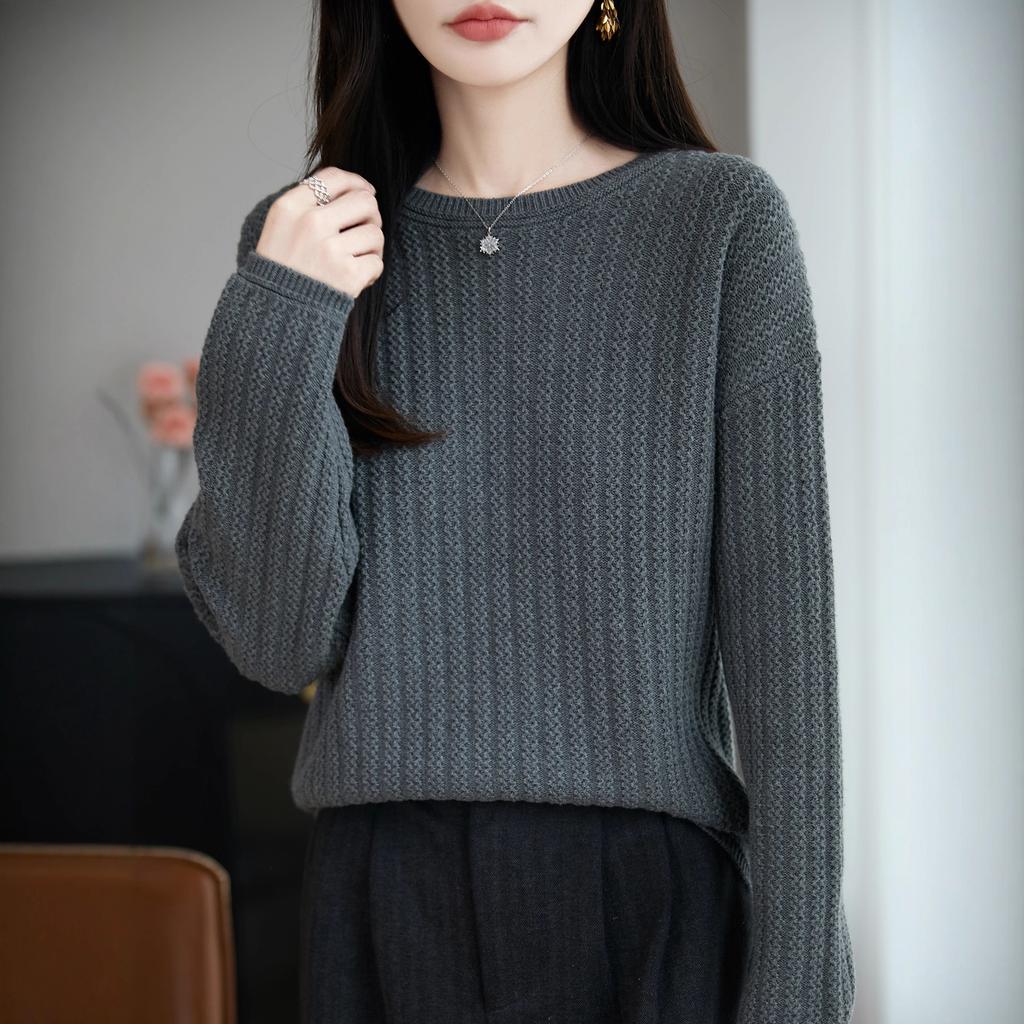 Jacquard Solid Color Thickened Base Layer, A New Round Neck and Versatile Knitted Sweater for Women In Autumn and Winter