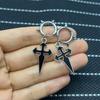 Boucles d'oreilles tendance rétro avec pendentif croix en alliage finition émail dégoulinant - Manchettes d'oreille hip-hop à la mode.