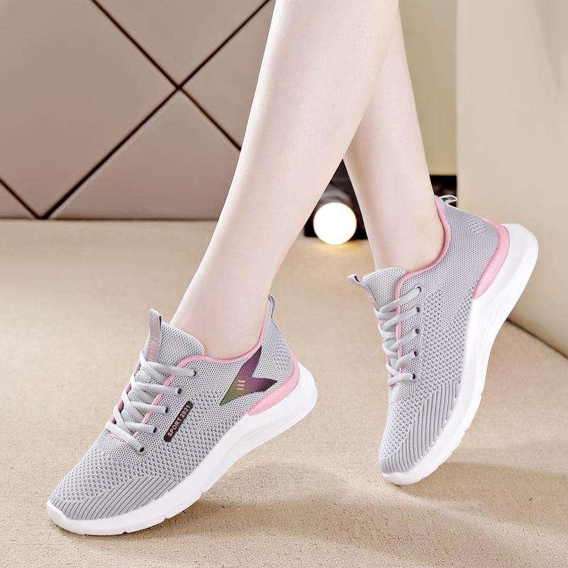Mesh lightweight sports shoes, new soft-soled comfortable and versatile casual shoes, woven fly-woven flats