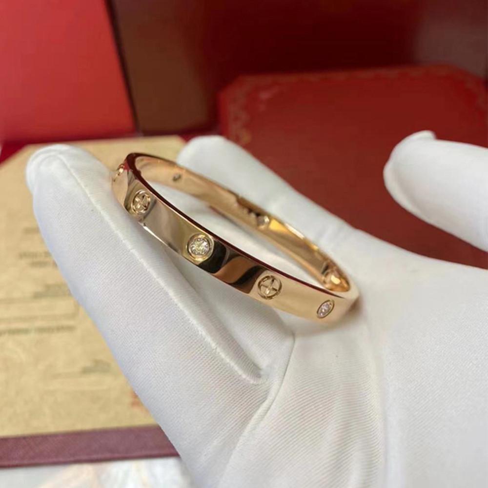 Neues Design Goldfarbe Zirkon und Kreuzmutter Nagelarmband Gold & Armreif für Frau Edelstahl Schraubschmuck